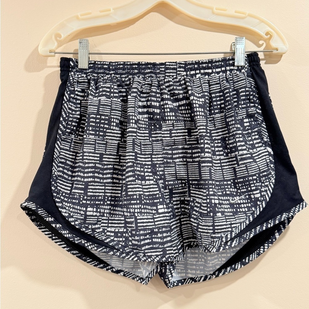 🔥Nike Stylish Black and White Women's Shorts🔥